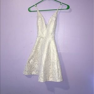 NWT Windsor white and gold dress